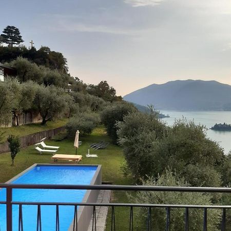 Magic On The Lake - Panoramic Marone Bagian luar foto