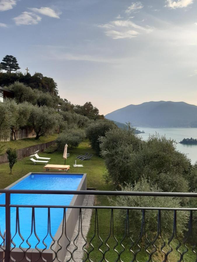 Magic On The Lake - Panoramic Marone Bagian luar foto