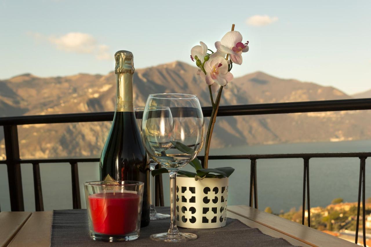 Magic On The Lake - Panoramic Marone Bagian luar foto
